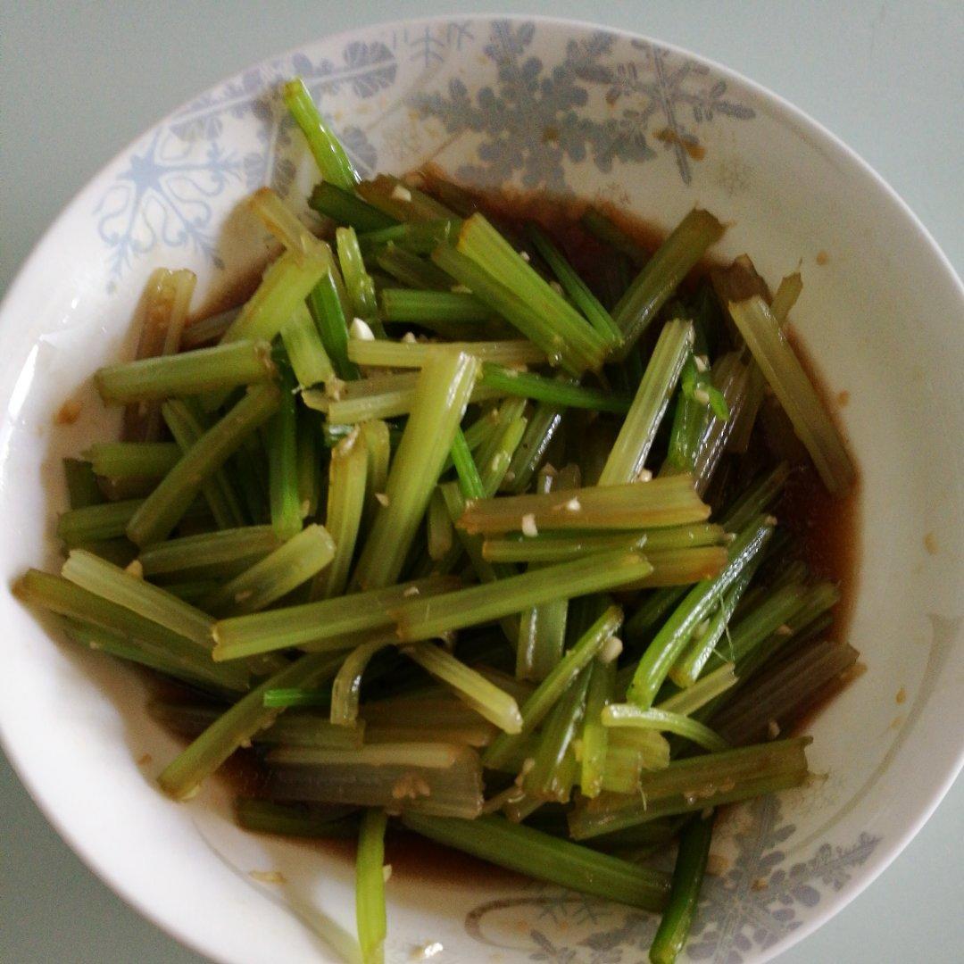 凉拌西芹