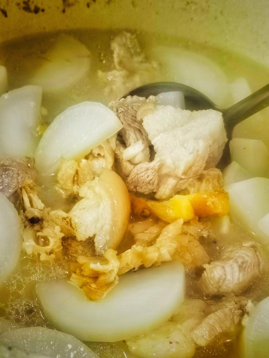 猪脚河豚鱼干萝卜汤