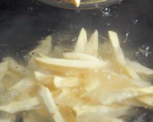 【甘梅薯条】脆脆的肥宅快乐薯条🍟的做法 步骤3