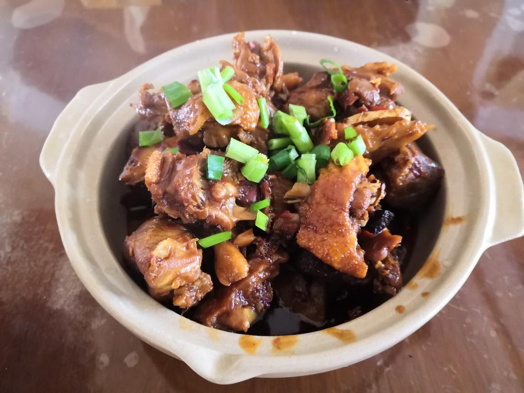 传统正宗的啤酒鸭配方和做法，鲜嫩香浓，只需炒千万不要焯水