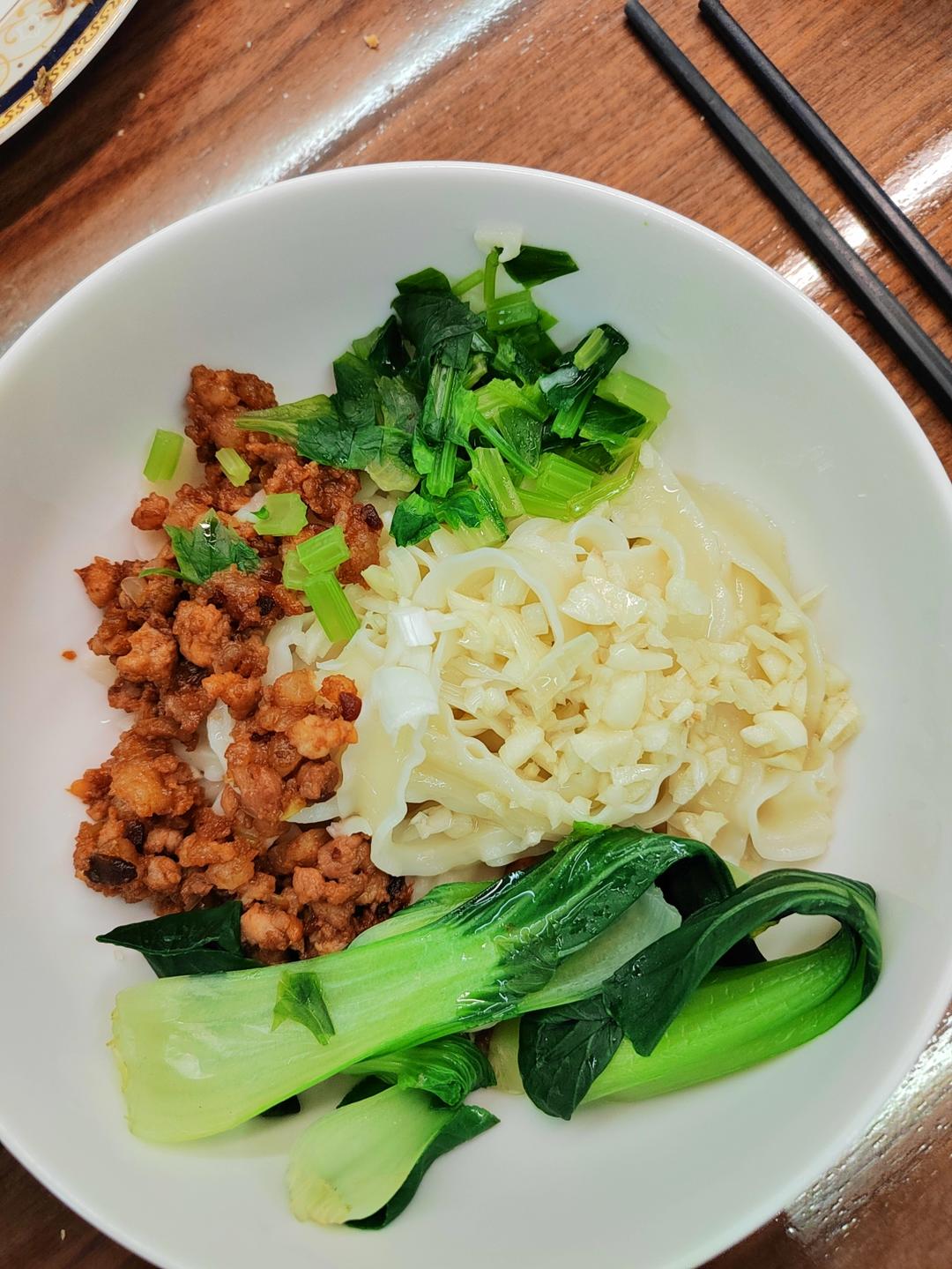 堂妈教你做油泼肉酱扯面