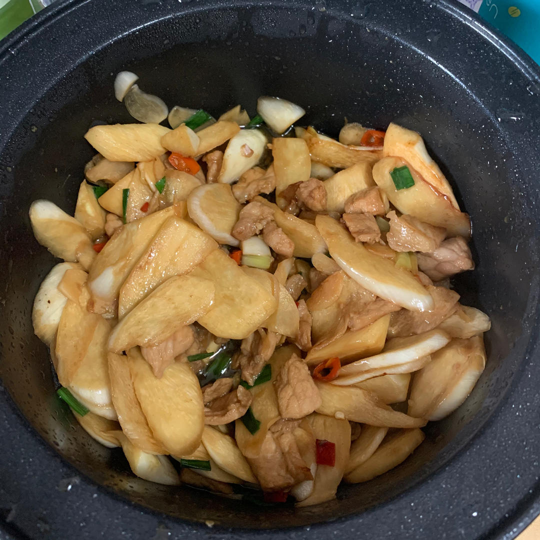 茭白炒肉片，好鲜噢！