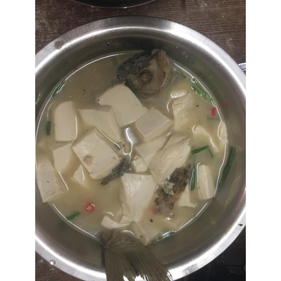 鲫鱼豆腐汤