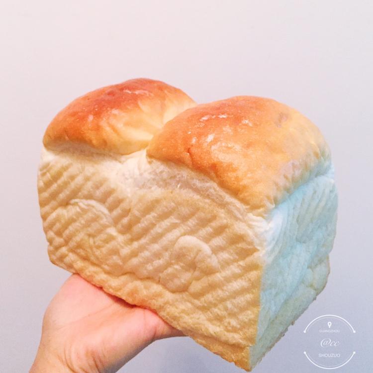 一个揉大水量烂泥吐司面团的视频