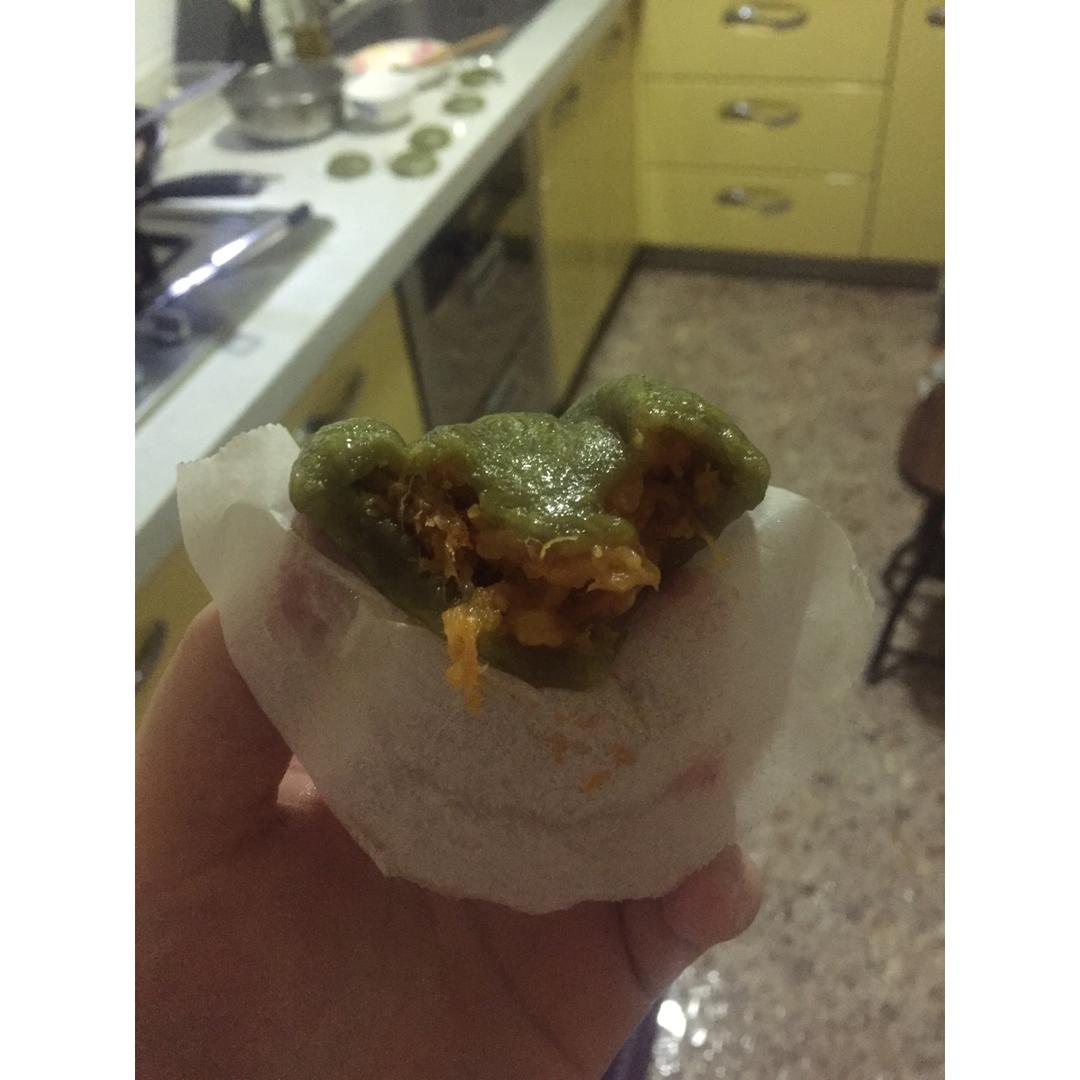 网红青团～～咸蛋黄肉松青团