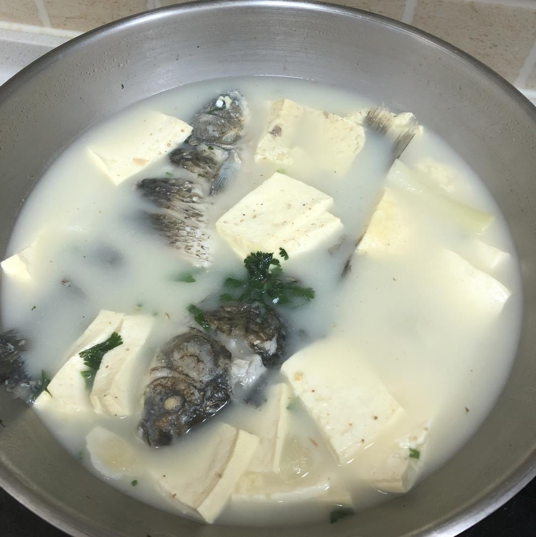 奶白鲫鱼汤（视频，只用10分钟）
