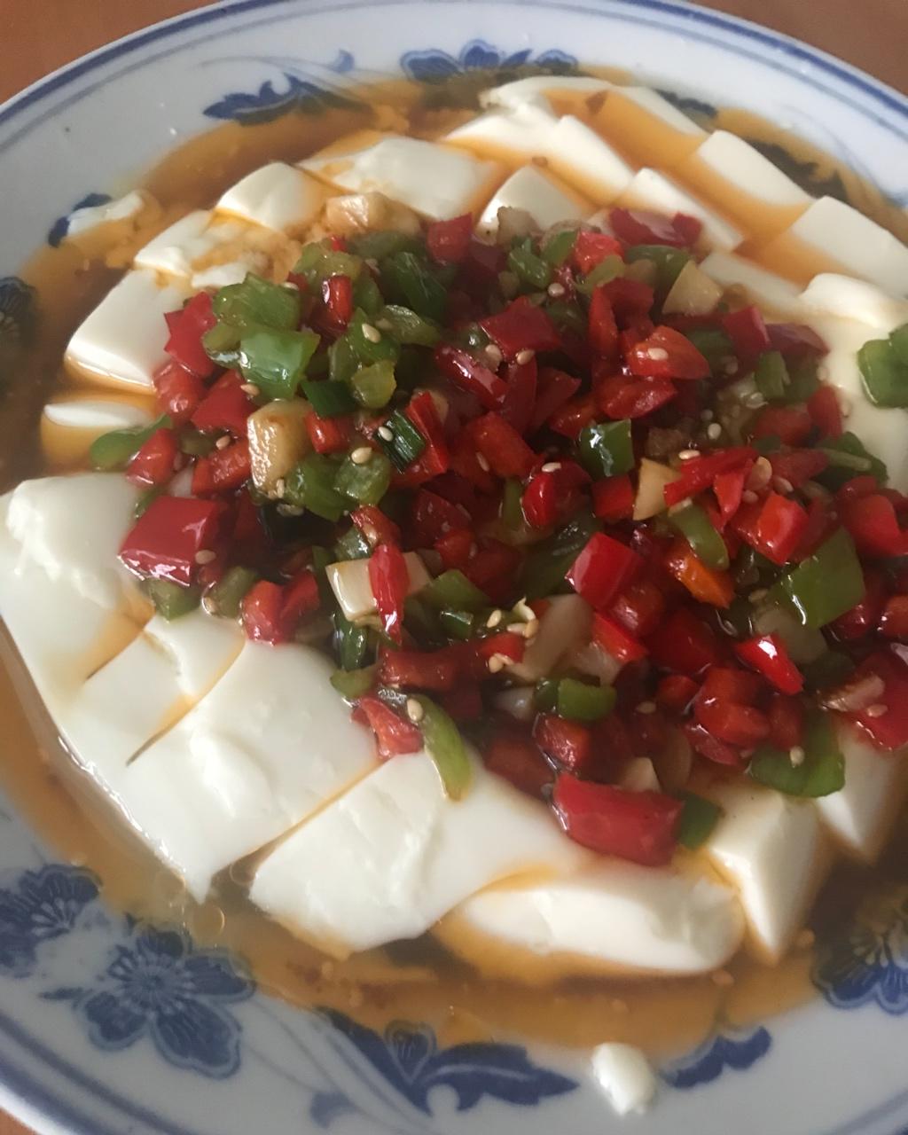 双椒拌皮蛋豆腐