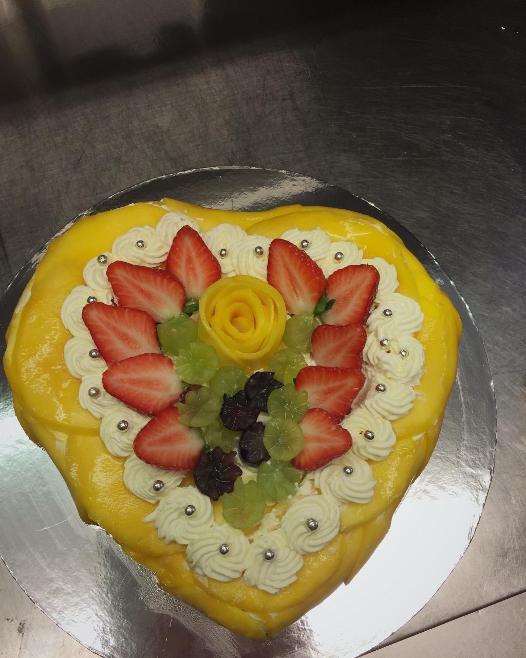 心形裱花奶油蛋糕