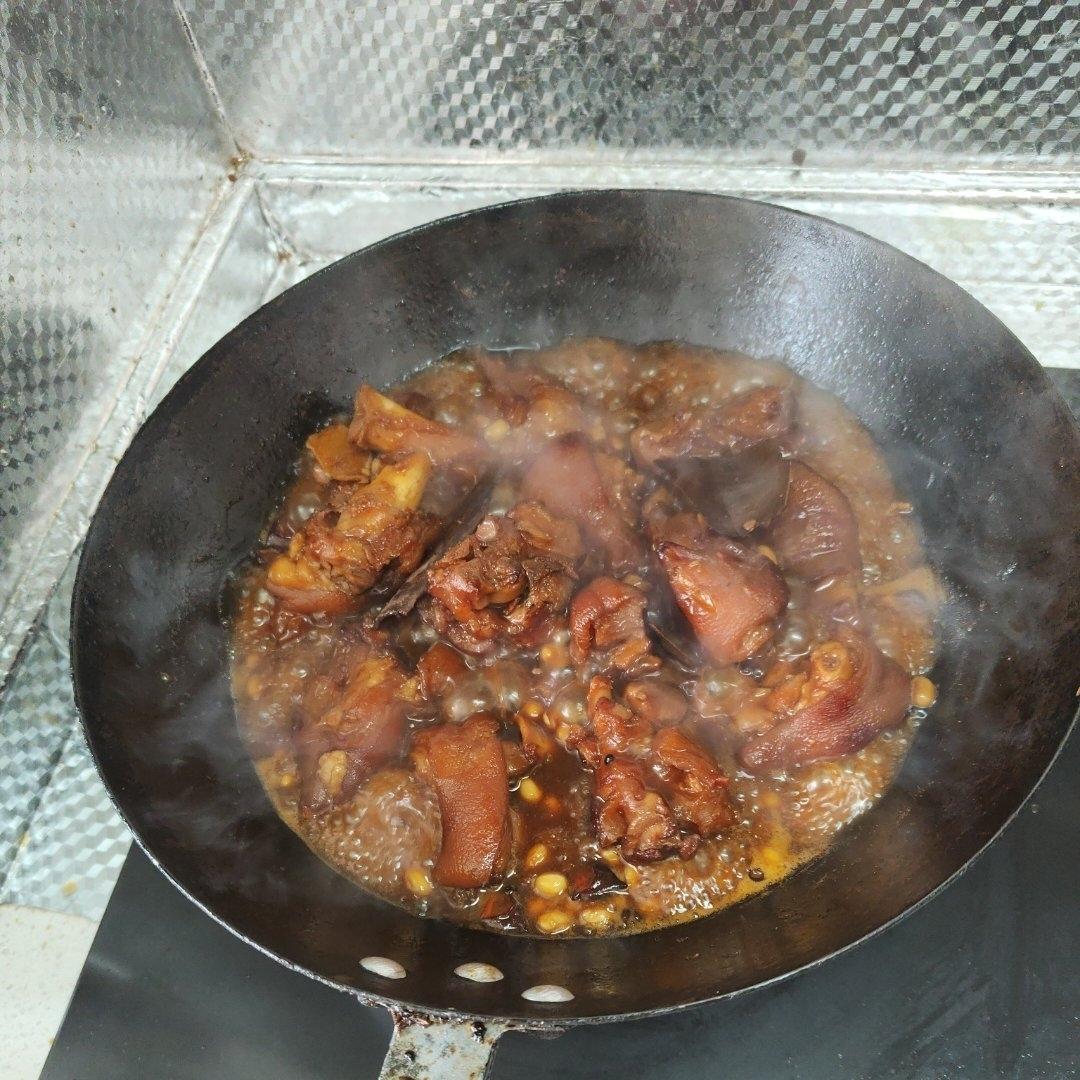 美味的家常菜：红烧猪蹄