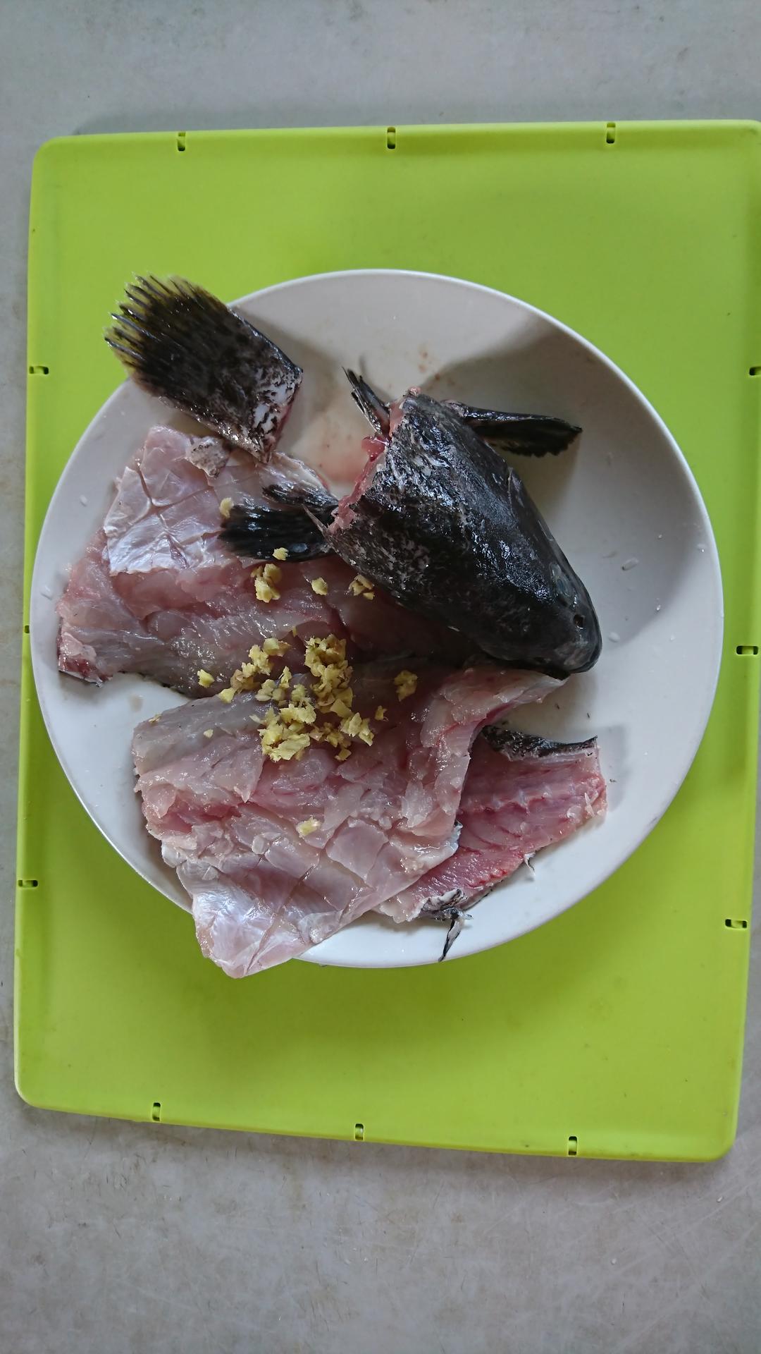 水果入菜之
火龍果石斑的做法 步骤1