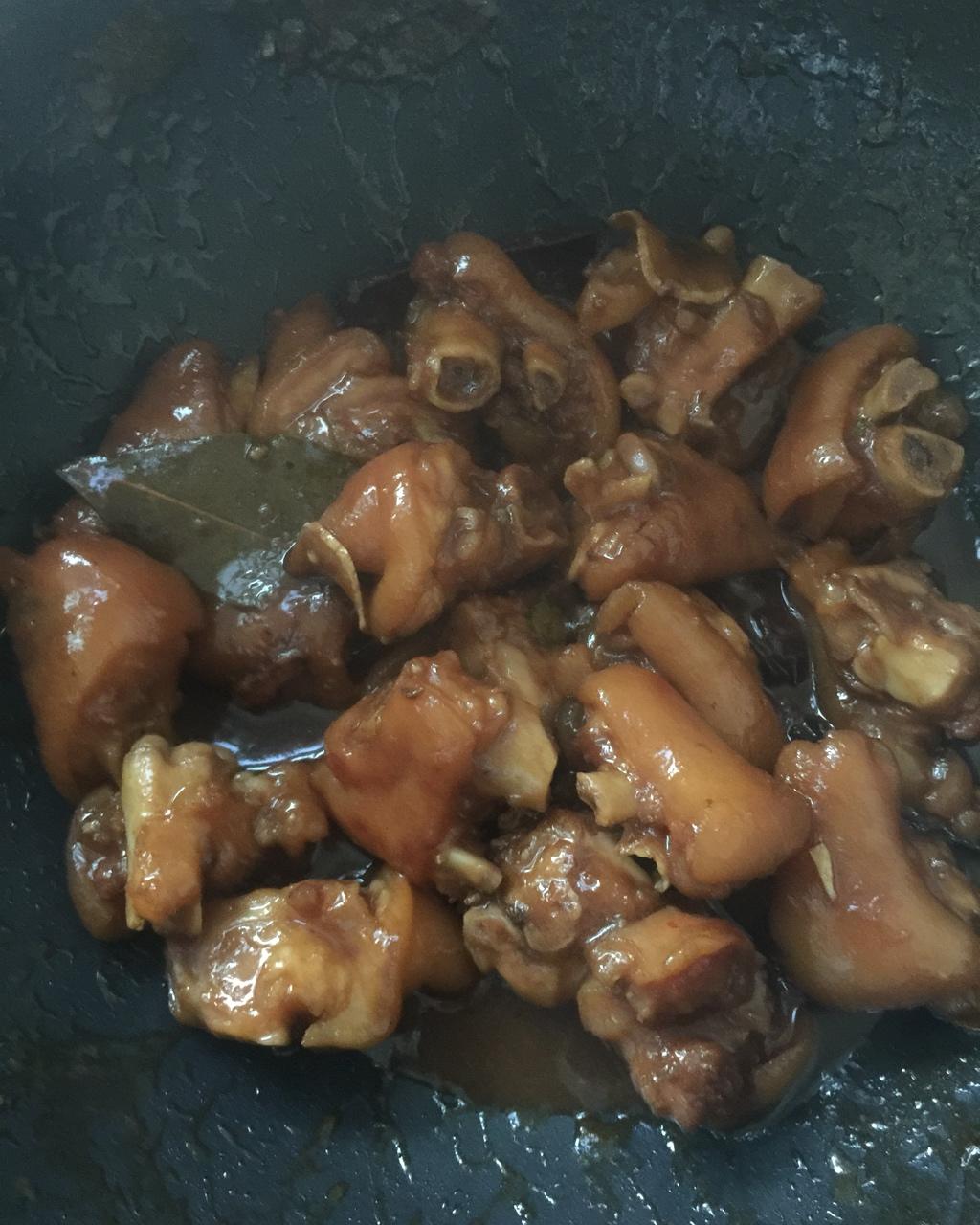 美味的家常菜：红烧猪蹄