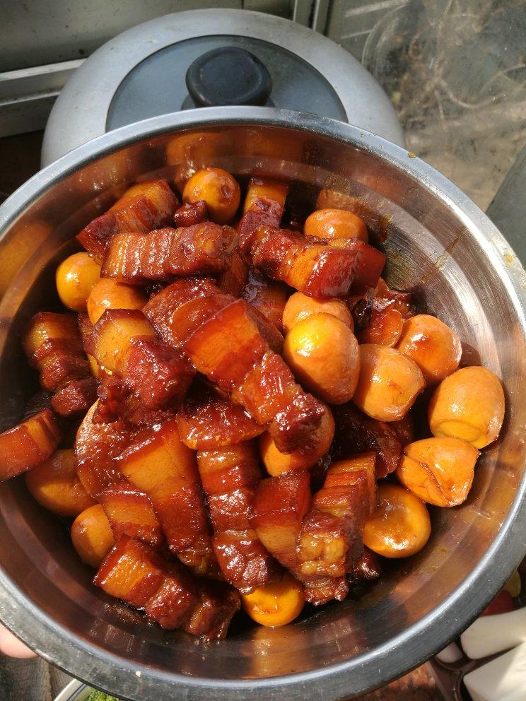 加了鹌鹑蛋后，这盘红烧肉，美味的逆天啦——鹌鹑蛋烧肉（孔瑶食谱）