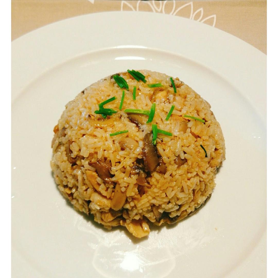 鸡肉蘑菇焖饭
