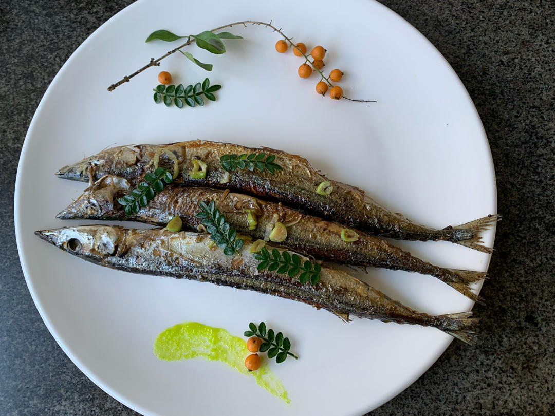 煎秋刀鱼