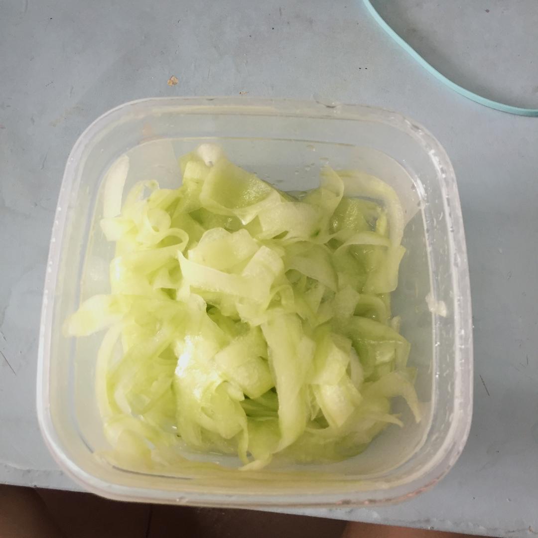 简单的高颜值~蜂蜜拌黄瓜