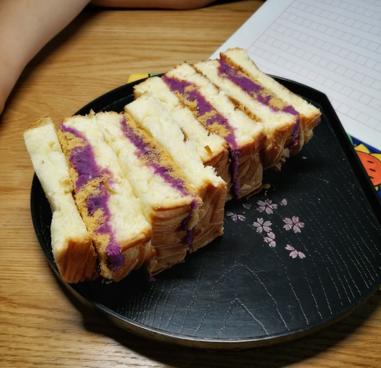 紫薯泥肉松三明治的做法