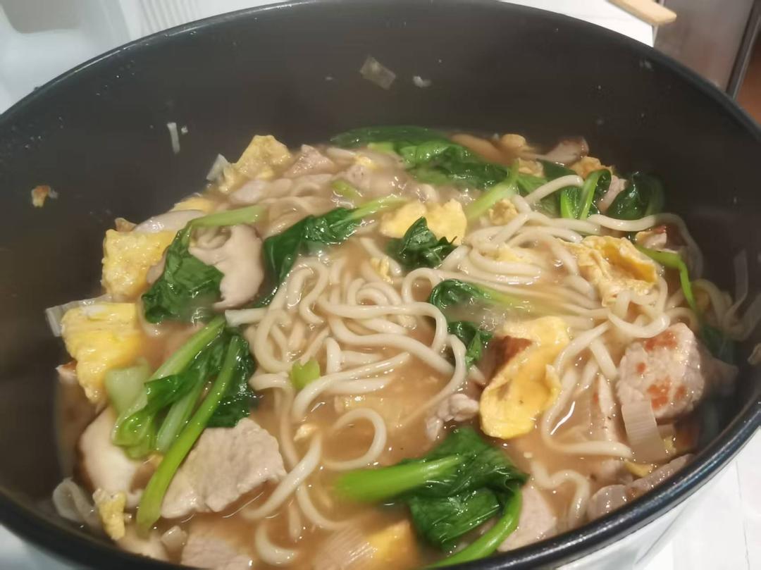03_电煮锅 香菇肉片汤面