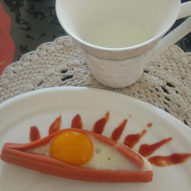 火腿肠鸡蛋眼睛，快手花样早餐的做法 步骤4