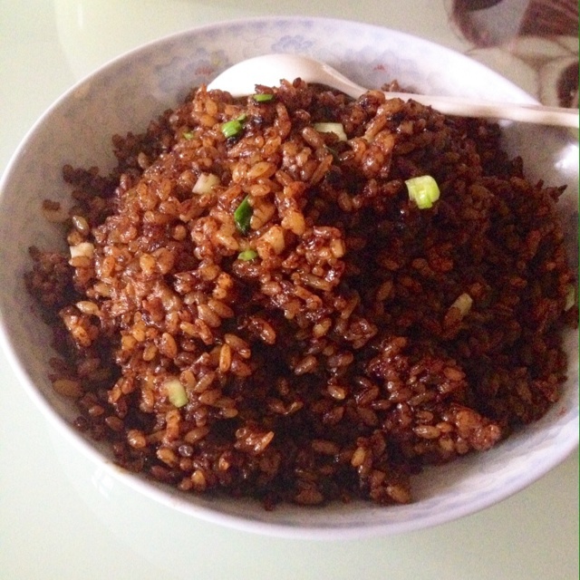 据说是 正宗酱油炒饭