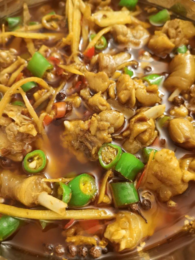 厨师长教你：自贡名菜“鲜锅兔”的家常做法，味道很赞先收藏起来