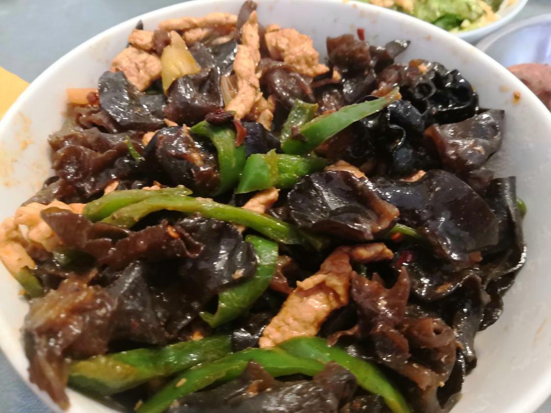 青椒木耳肉丝