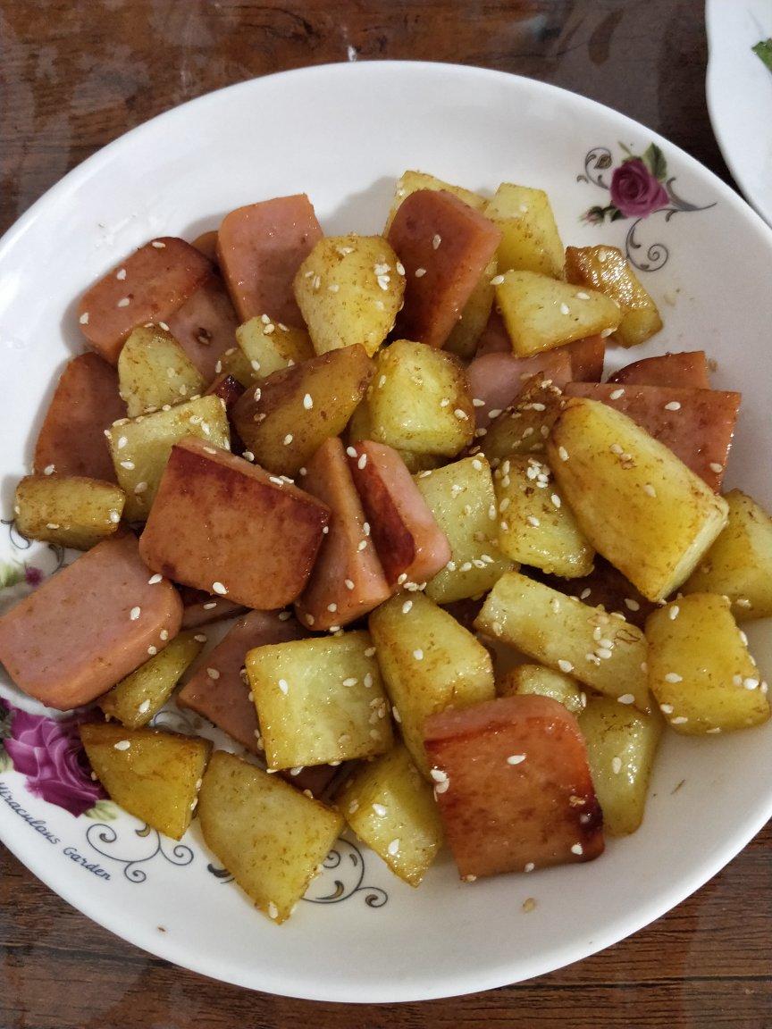 巨好吃的孜然火腿土豆丁