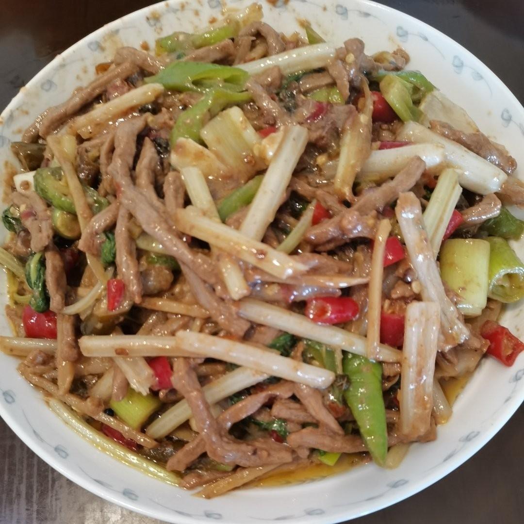 芹菜泡椒牛肉丝