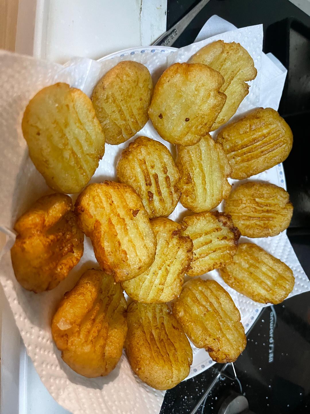 家里有土豆的，一定要试试这个跟上校鸡块一样好吃的脆脆薯饼
