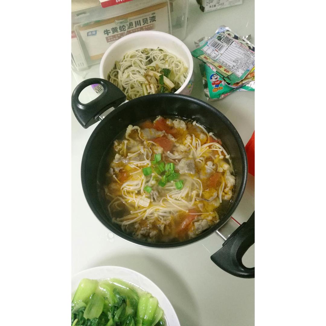 金针菇肥牛番茄锅