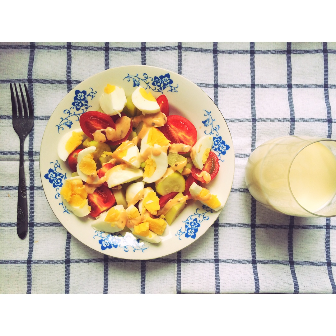 西葫芦番茄鸡蛋沙拉