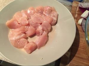 蒜蓉土豆炒鸡胸肉的做法 步骤1