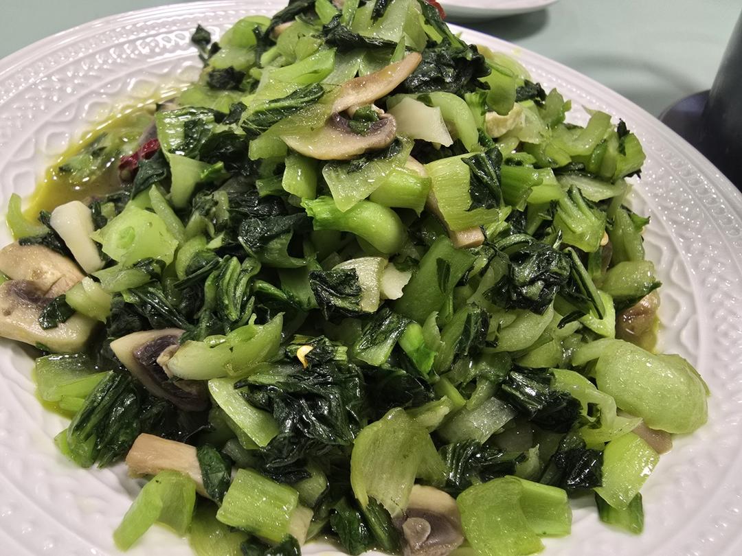 手捏菜炒蘑菇