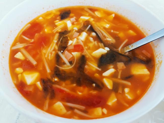 减肥期简单易做味道鲜美的番茄内酯豆腐汤的做法