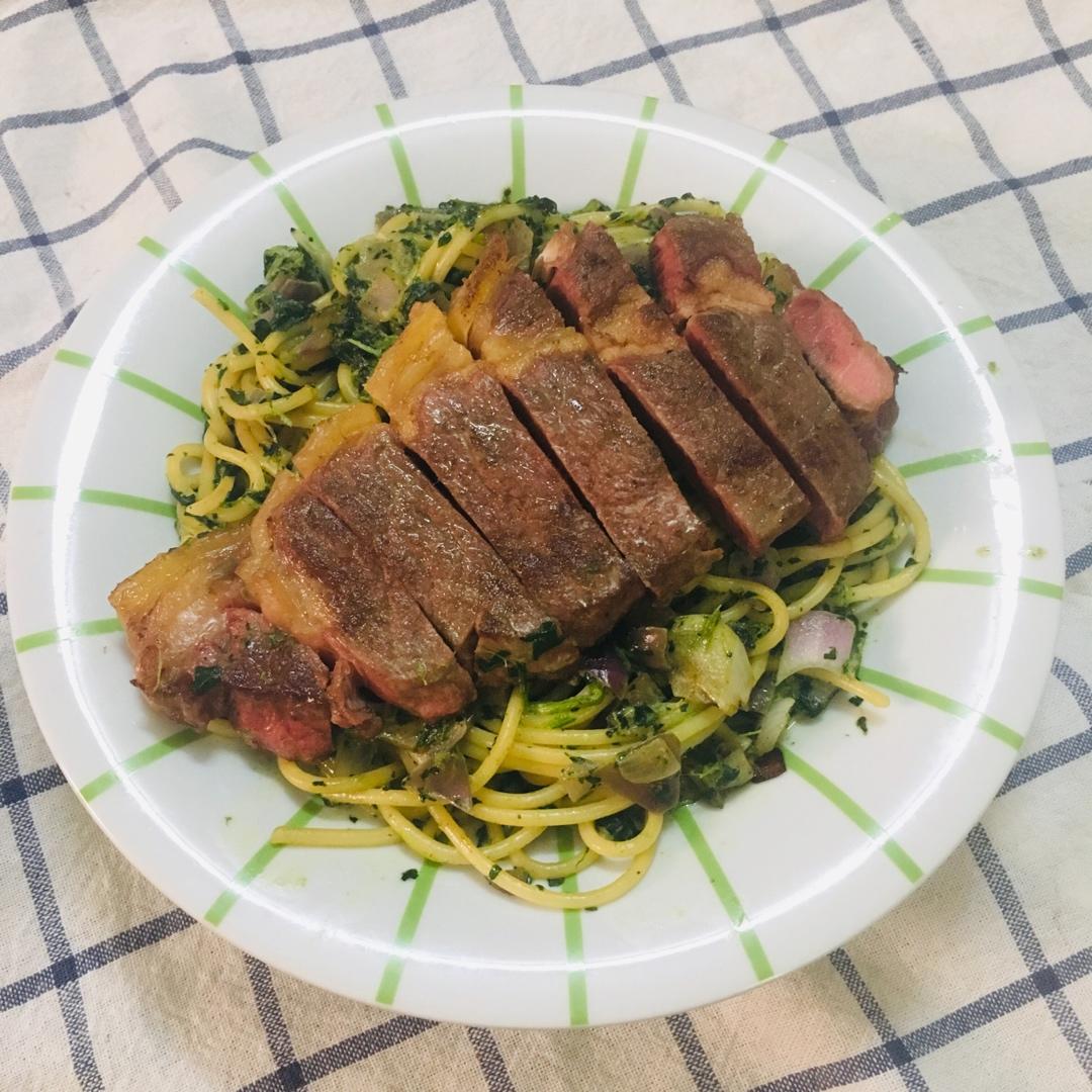 奶油菠菜青酱意大利面