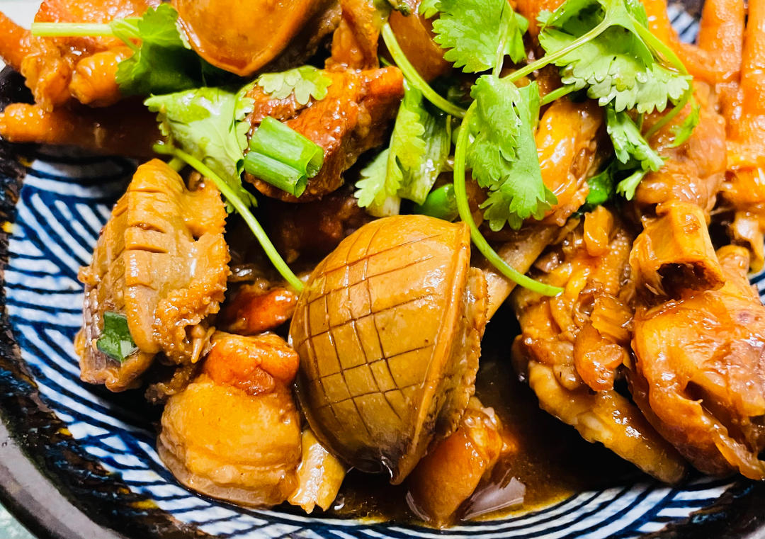 红烧肉鸡爪鲍鱼煲