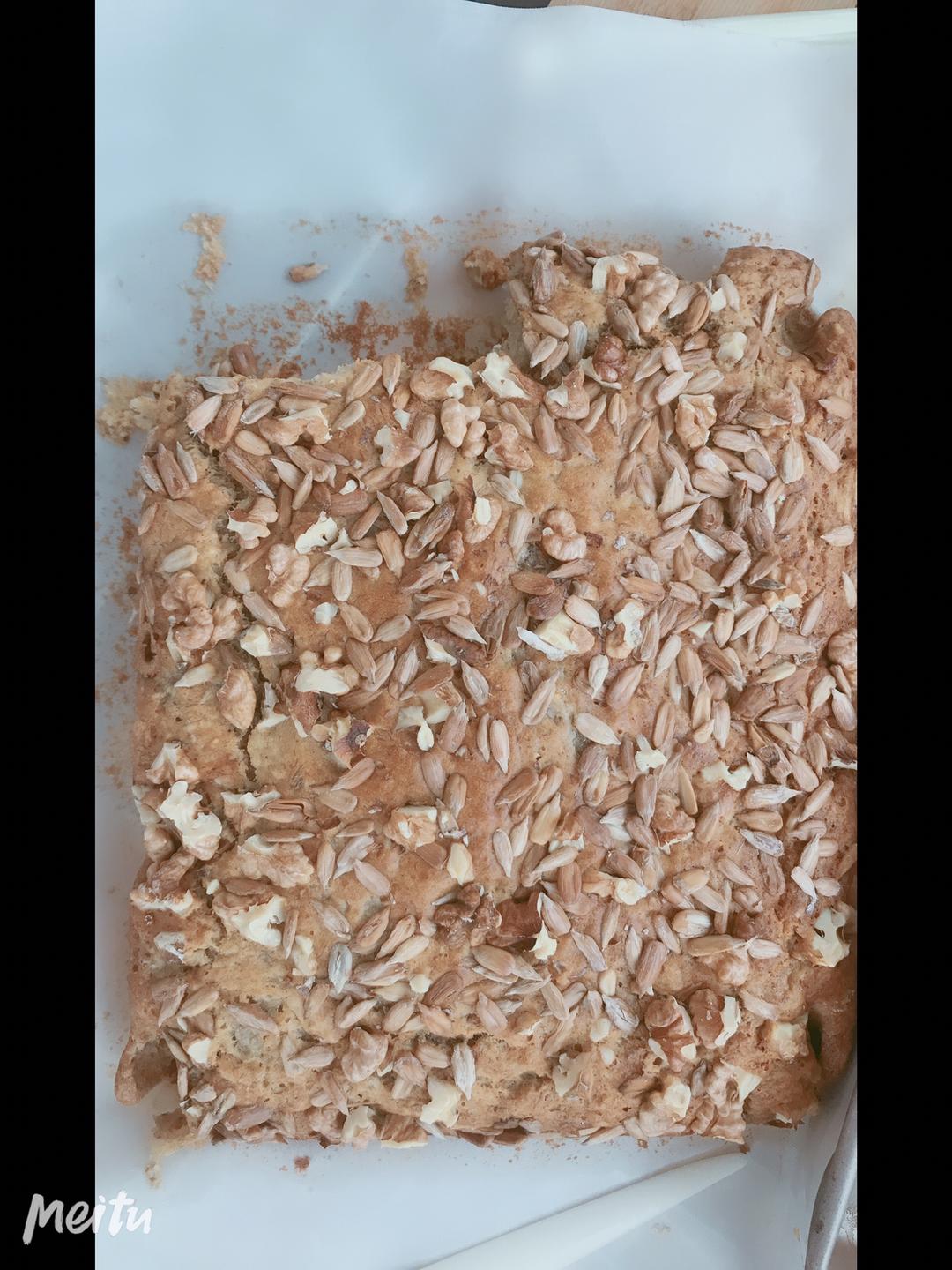 香蕉瓜子核桃蛋糕的做法