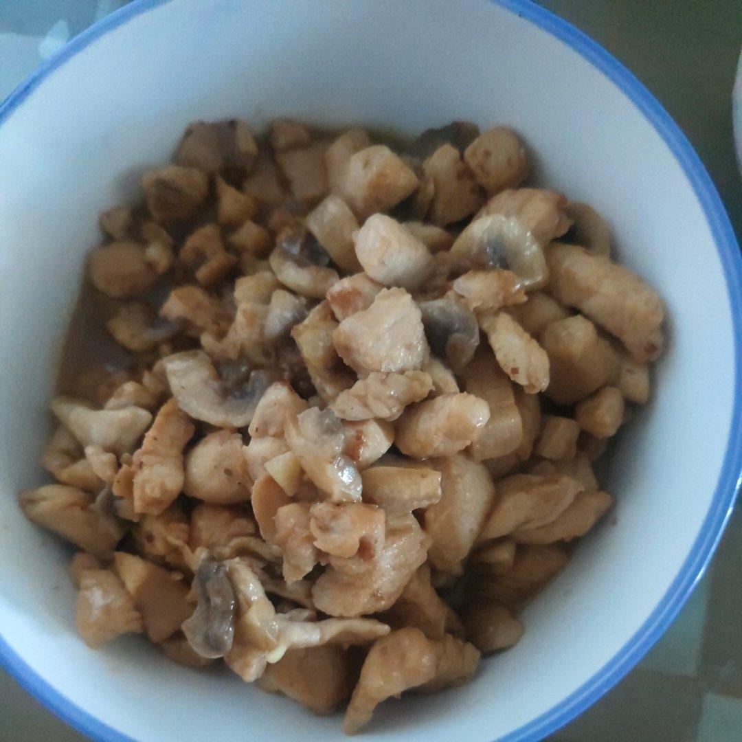 鸡丁炒口蘑
