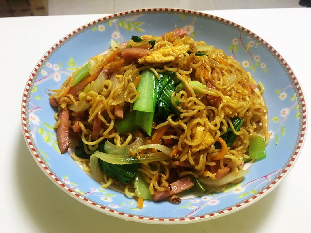 路边摊风味炒方便面