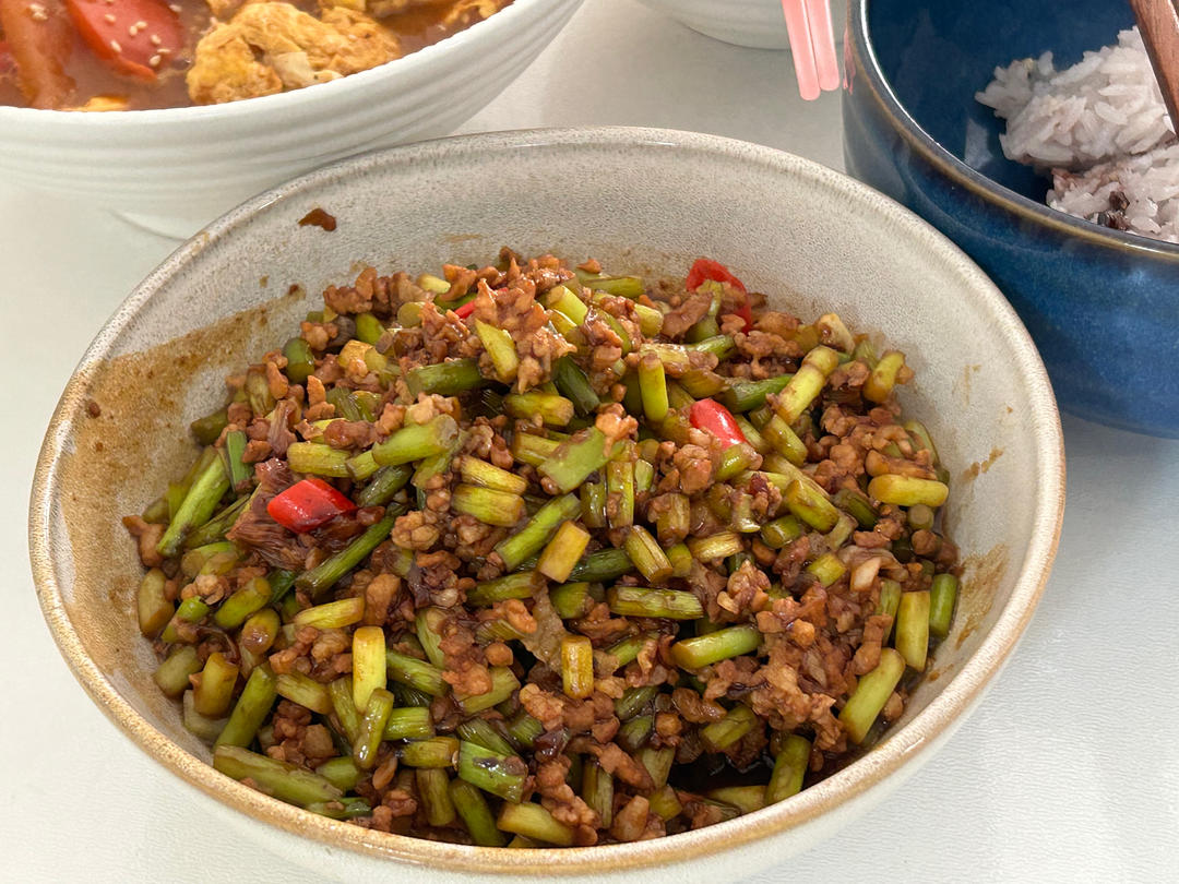 蒜苔炒肉末，三碗米饭都不够吃