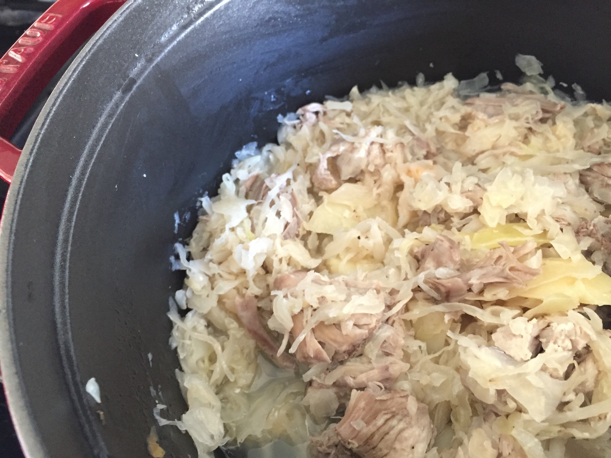 铸铁锅版德国酸菜炖猪肉的做法