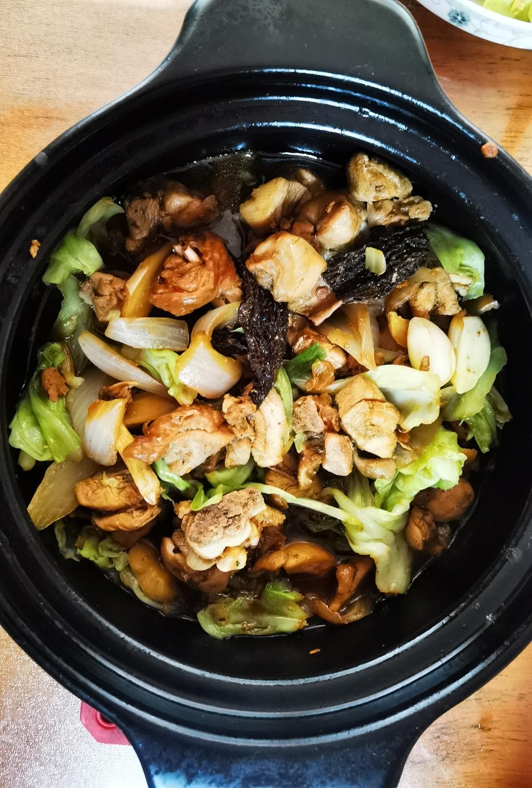 砂锅菜 一锅滑嫩鸡腿煲