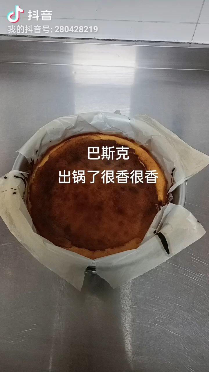 马斯卡彭版巴斯克蛋糕