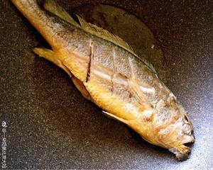 超级好吃的干烧大黄鱼的做法 步骤1