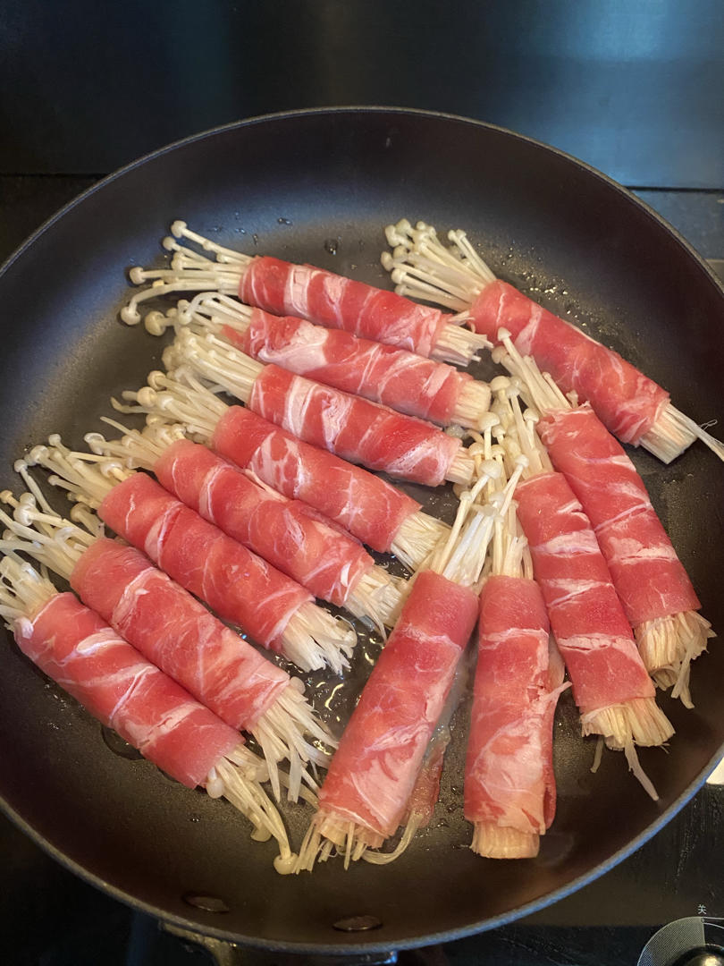 【金针菇肥牛卷】