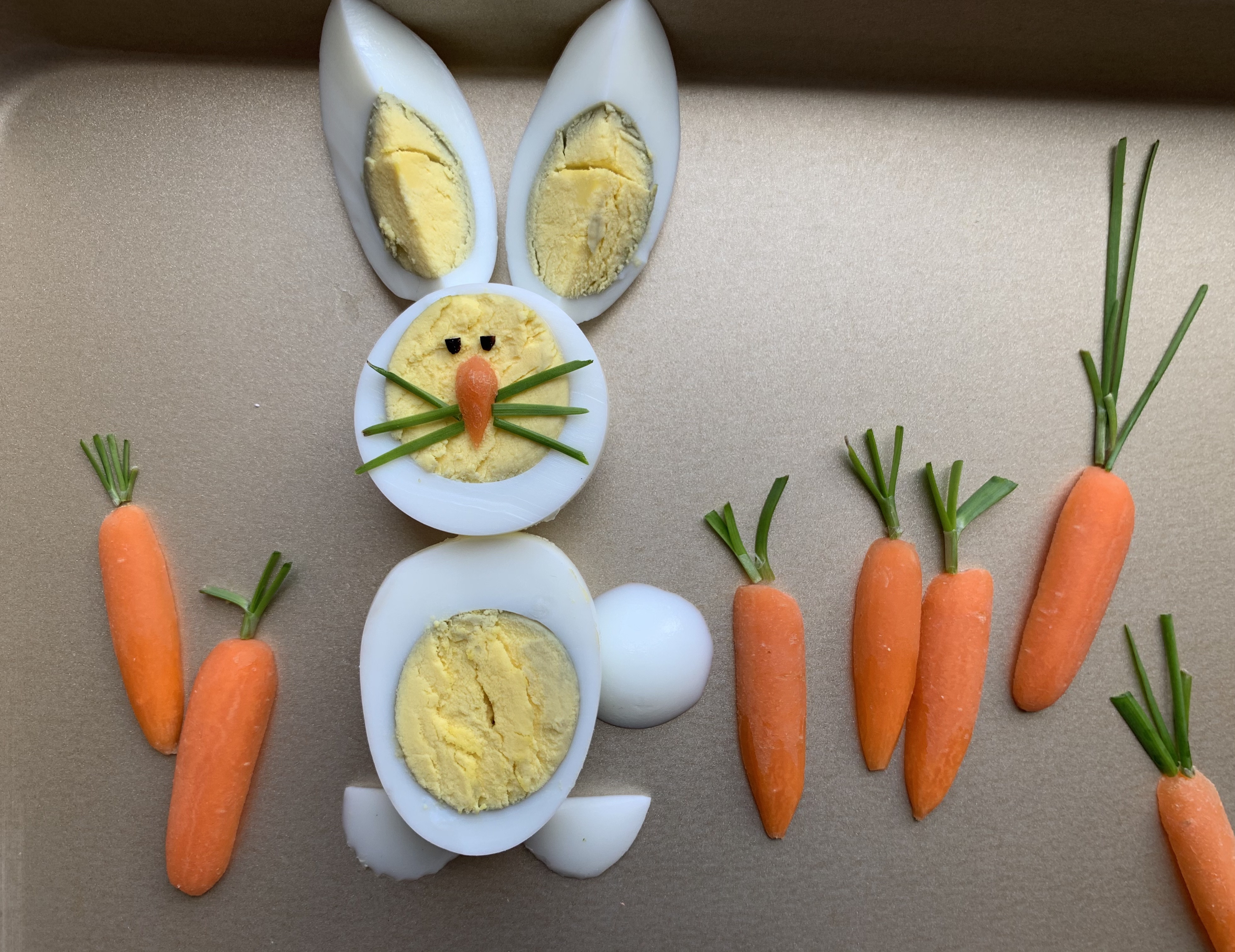 幸福的小兔子--鸡蛋摆盘的做法 步骤7