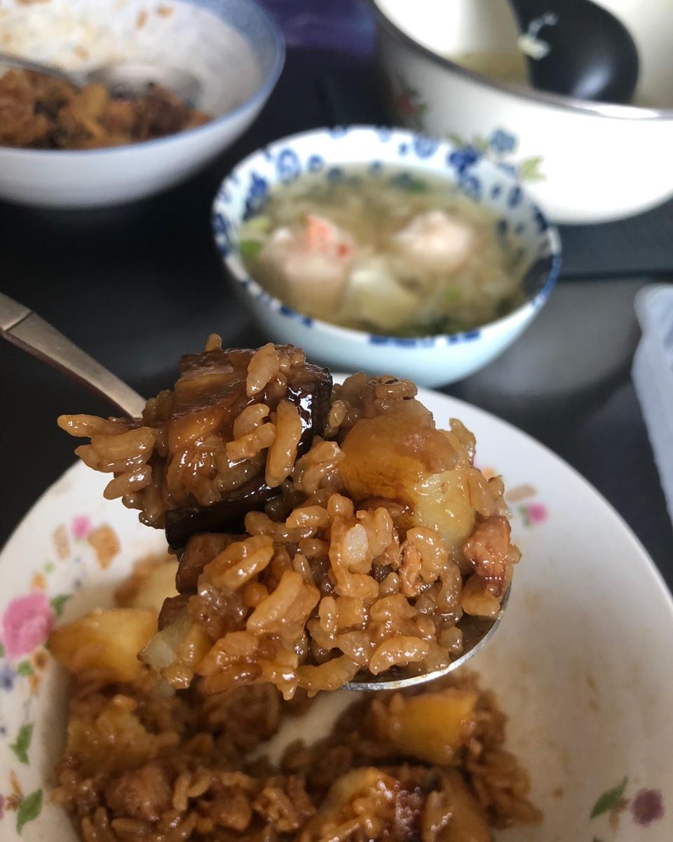 【香菇鸡肉焖饭】