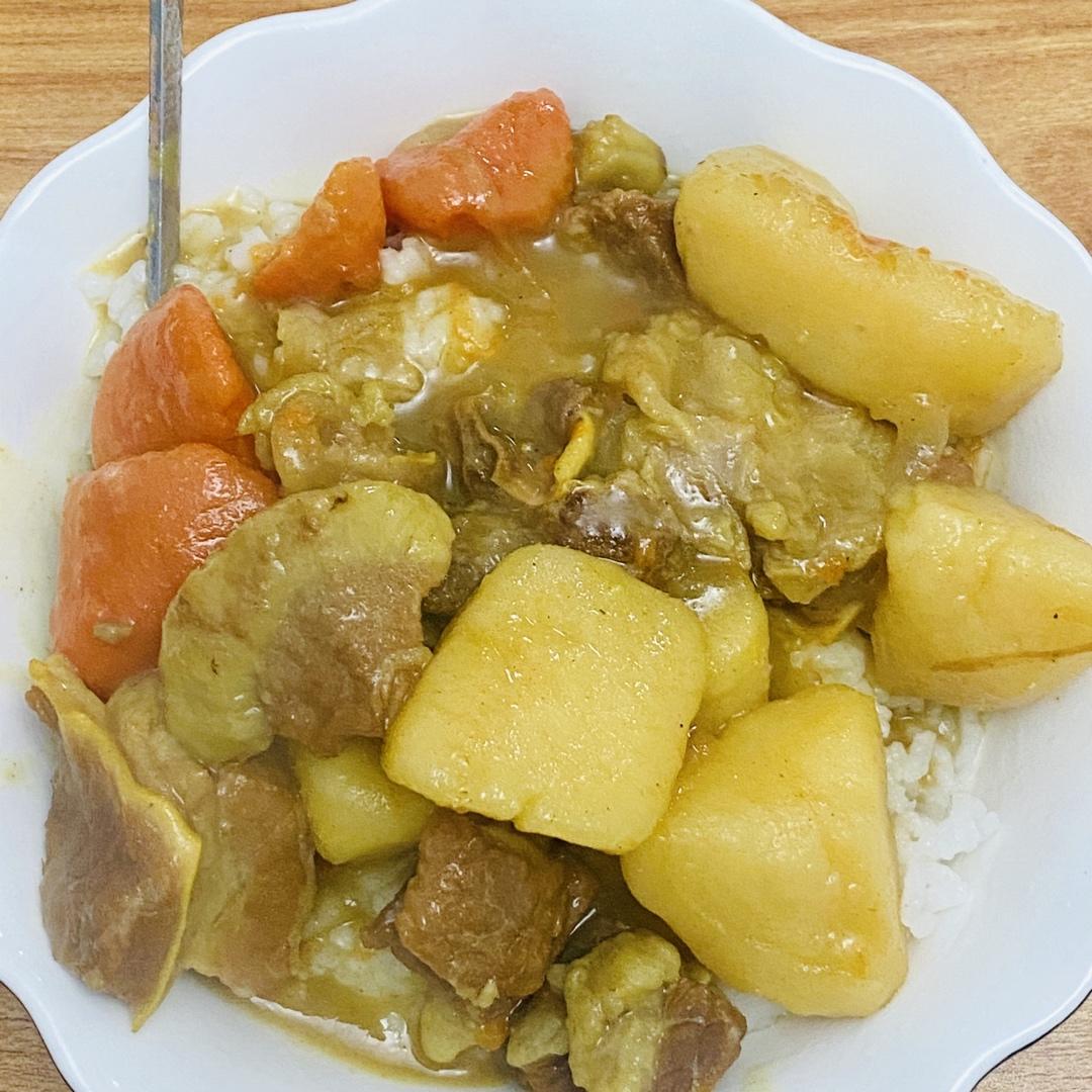 咖喱牛腩
