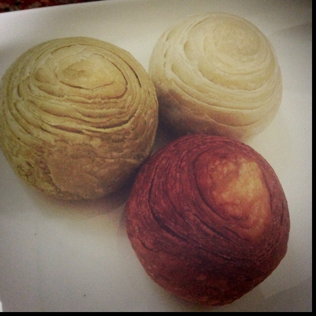 蛋黄酥~紫薯、抹茶、原味~花好月圆，中秋快乐~内附一次做六色蛋黄酥方法~