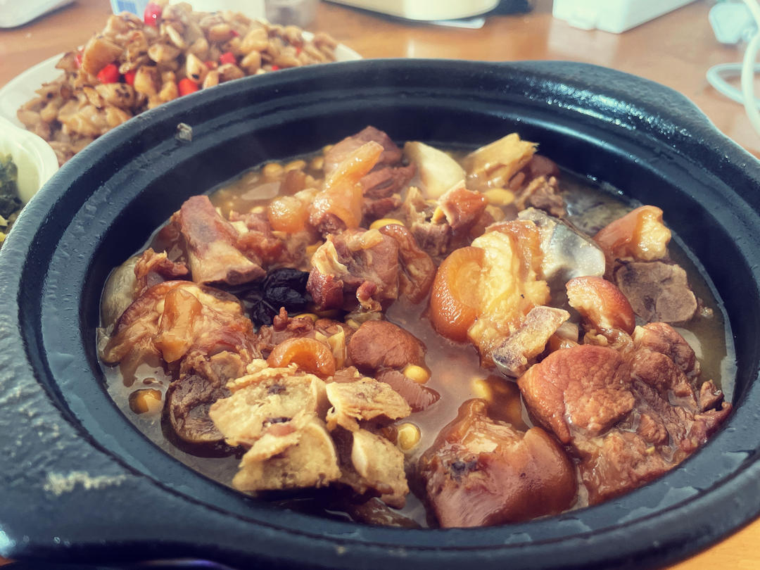 黄豆炖猪蹄