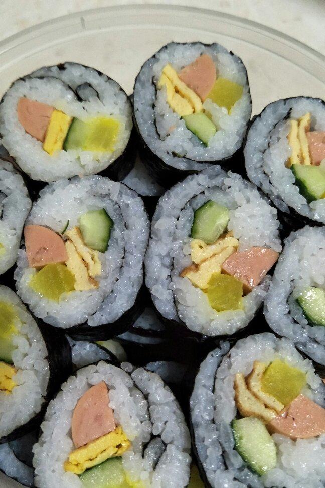 宸原囝囝做的紫菜包饭